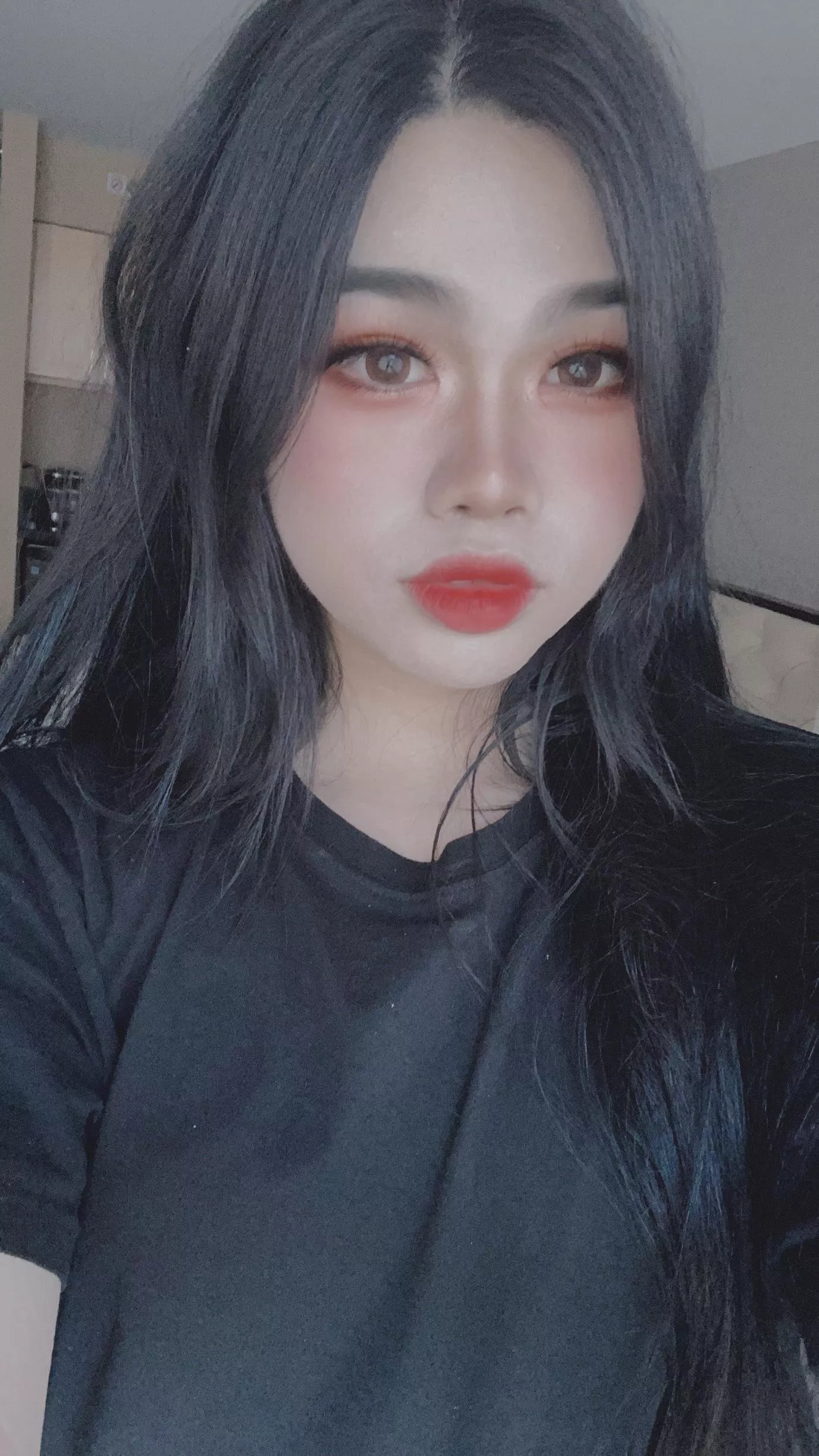 Who wants to be in my hotel room… posted by averageladyboy