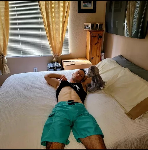 Who wants to be lazy with me today? by ElijahRyan