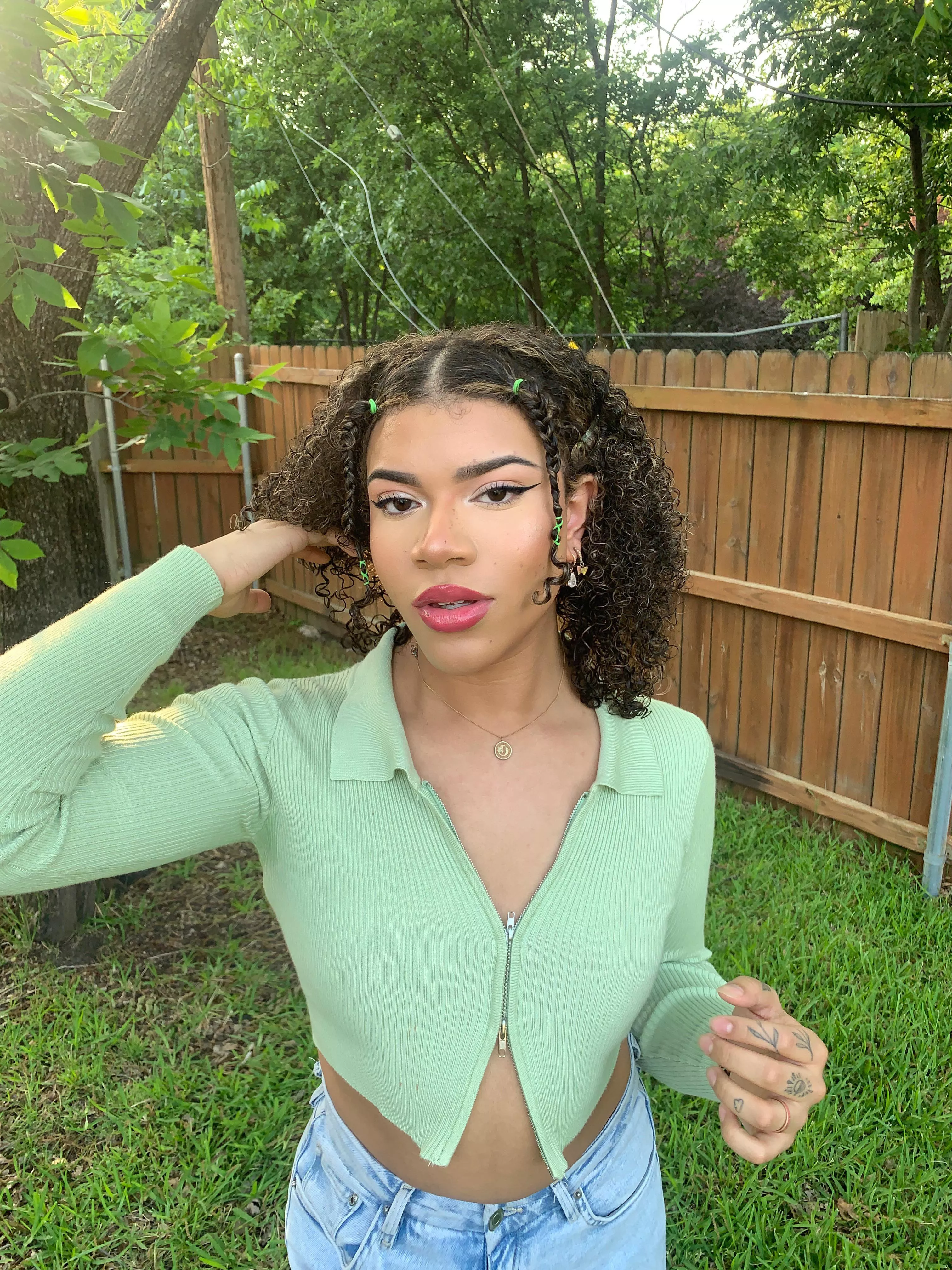 who wants to be my boyfriend 🏳️‍🌈🤍 posted by sincerelyjuju_