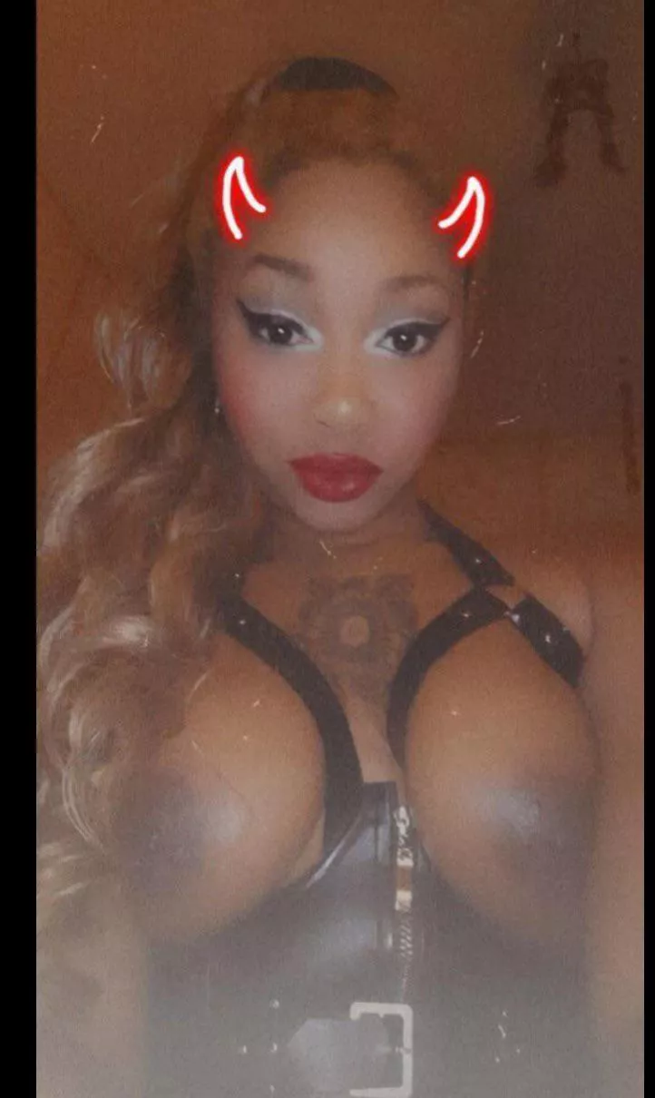 Who wants to be my date 😗 posted by One-Programmer-4259