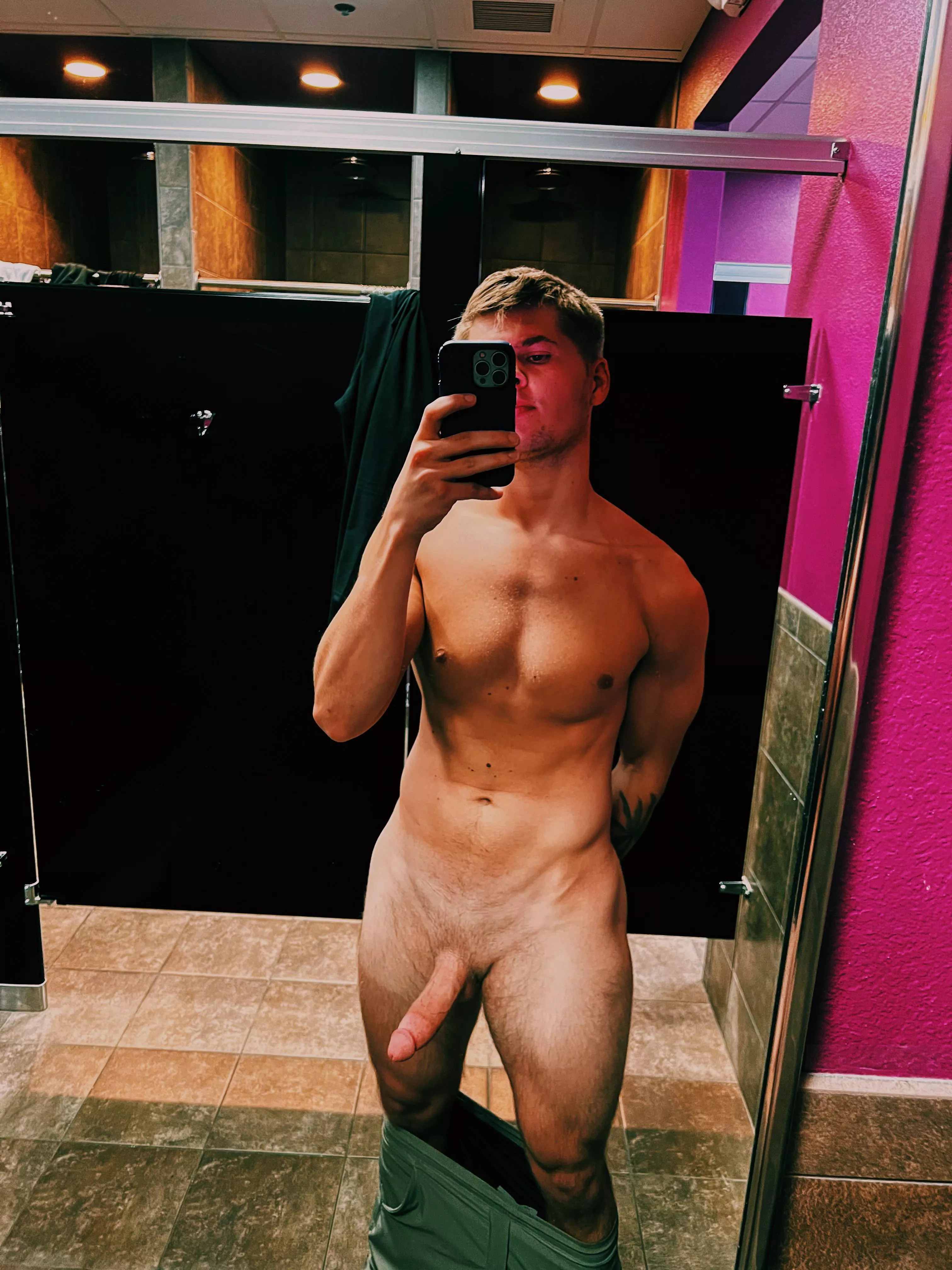 Who wants to be my gym buddy ;) posted by Ariesthearchon