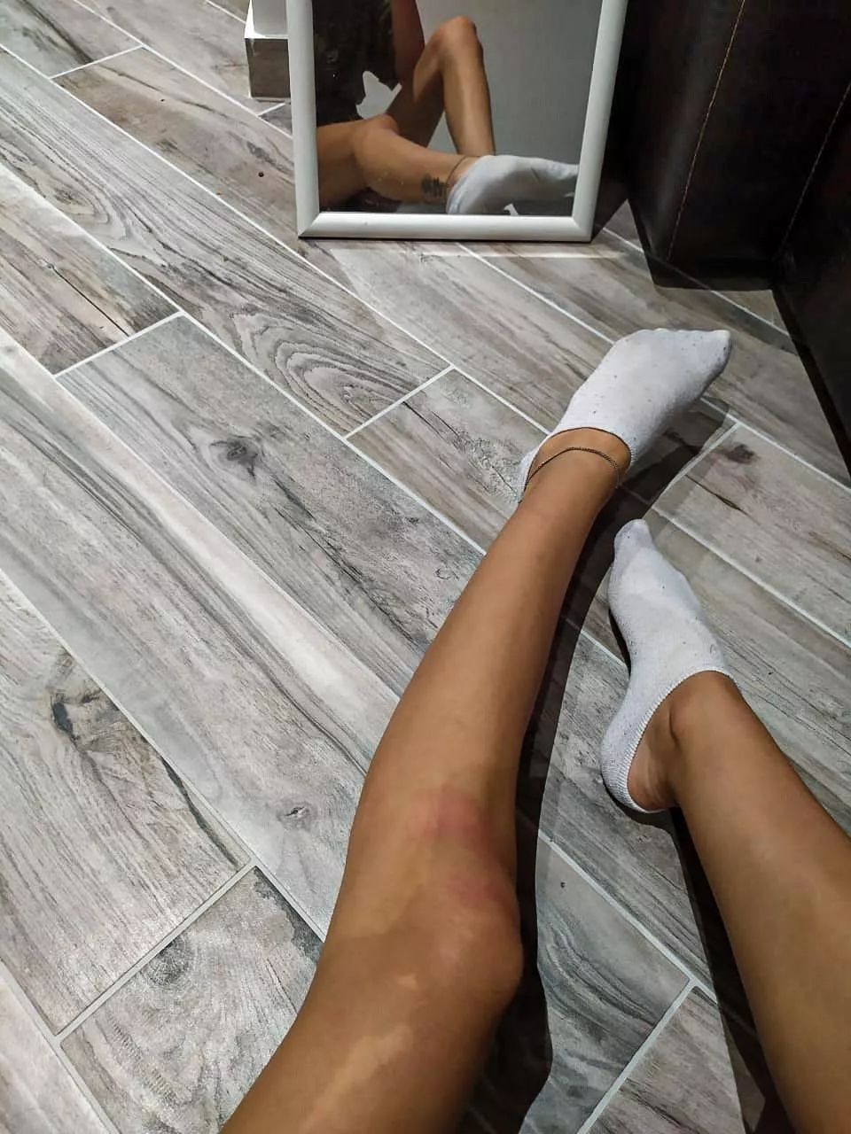 Who wants to come and lick my white socks?😏👣❤️ posted by lauracatfeet