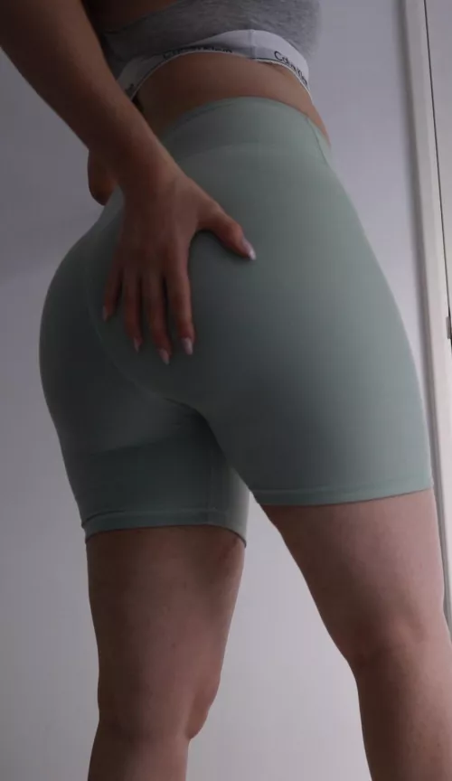 Who wants to come wipe the sweat off? 😈 by LexiPeach22