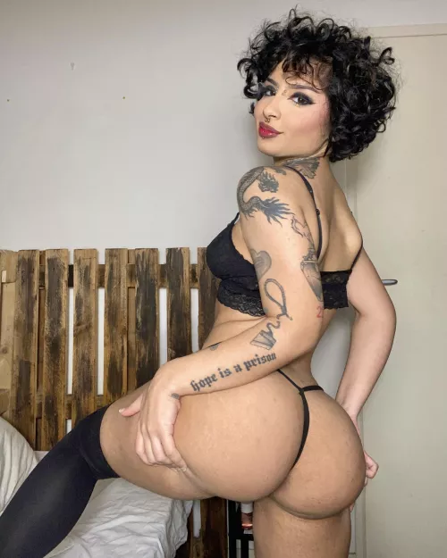 who wants to come worship me and get humiliated in return? let me give your life a meaning [domme] by N2414L