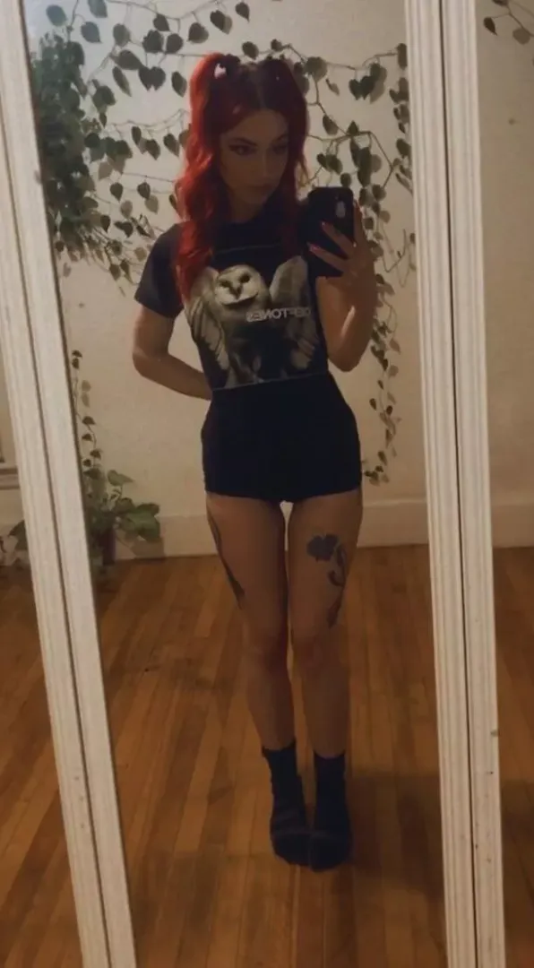 Who wants to cuddle?🥺🖤 posted by Feral_nymph