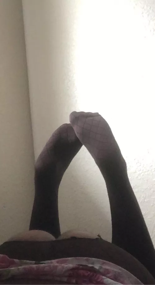 who wants to dm🥰🥰🥰 by Legitimate-Fun8719