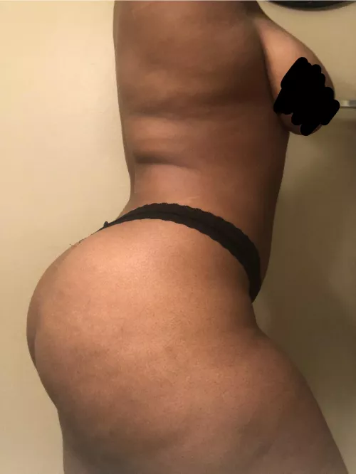 who wants to do a FaceTime call 😋 by _destinycox