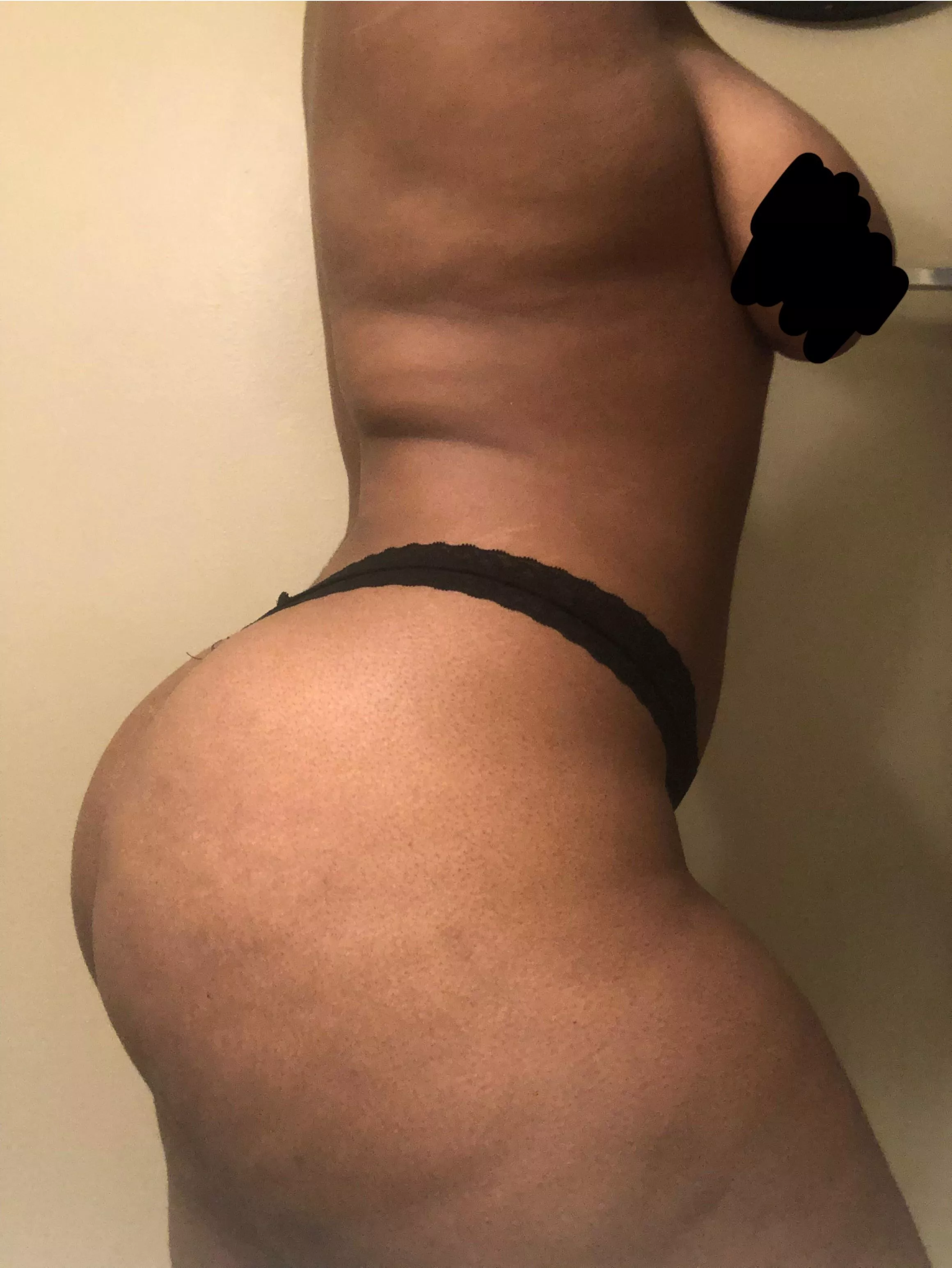 who wants to do a FaceTime call 😋 posted by _destinycox