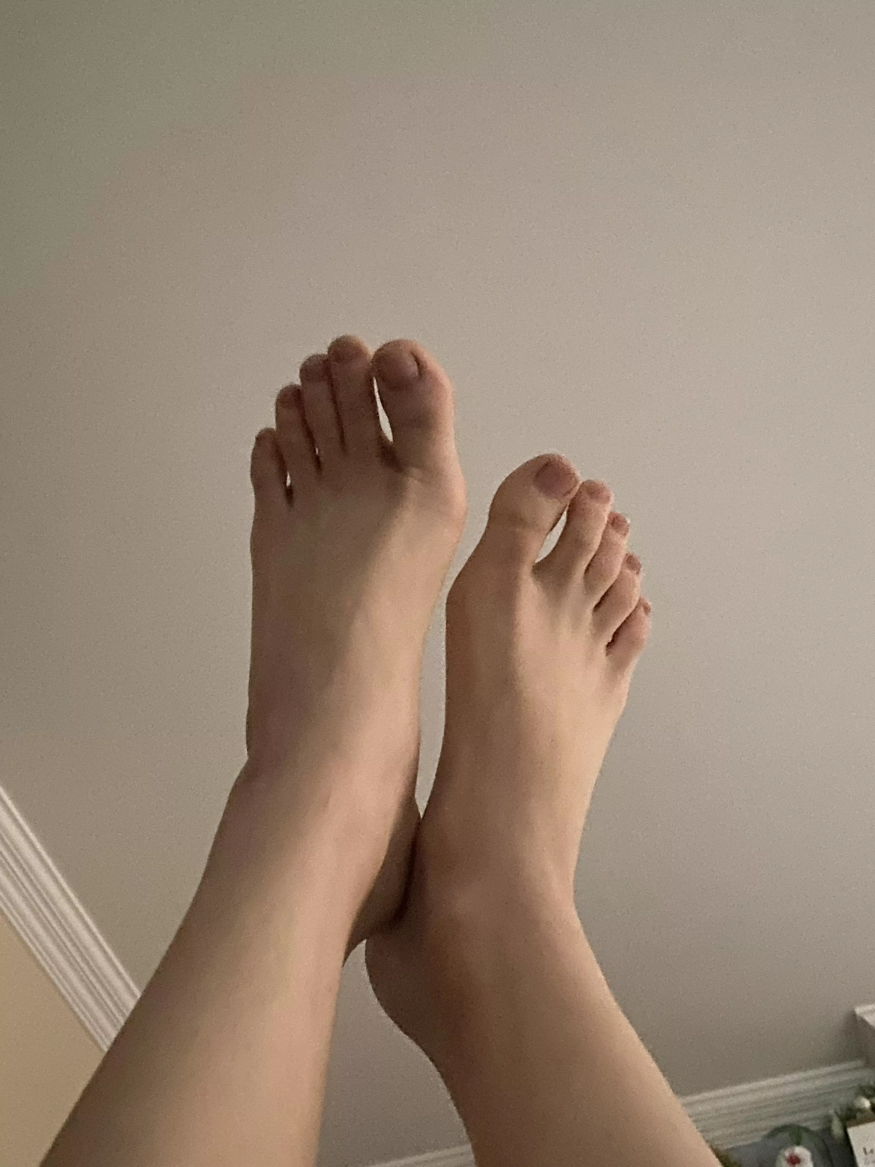 Who wants to do business with me 🦶📸🤑 posted by feetishizeme