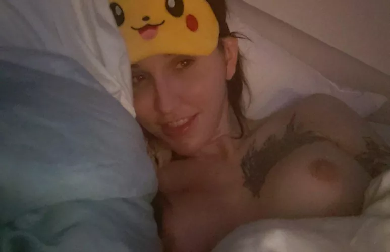 Who wants to fall asleep with me 😴 by Ienamoonx0