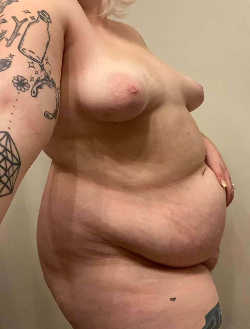 Who wants to feel me bounce on you? 😏 posted by cloudsyxo