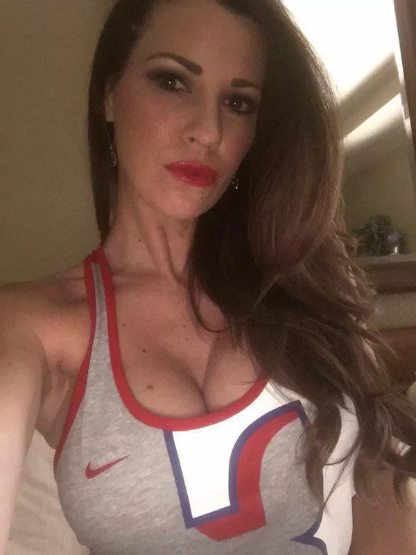 Who wants to fuck my mom? posted by wwww2234