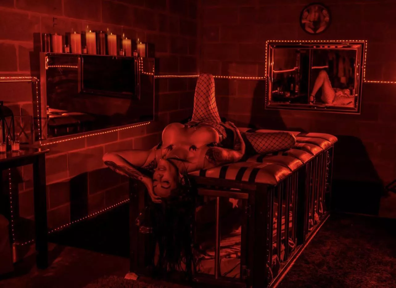 Who wants to get kinky w a 50 year old mom of 3?! posted by sexymature_savage