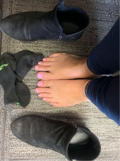 Who wants to gift me a pedicure? :) by ashlynbrooke92