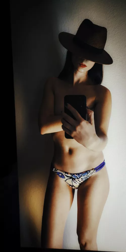 Who wants to go on a beach holiday with me? by trinity_fire