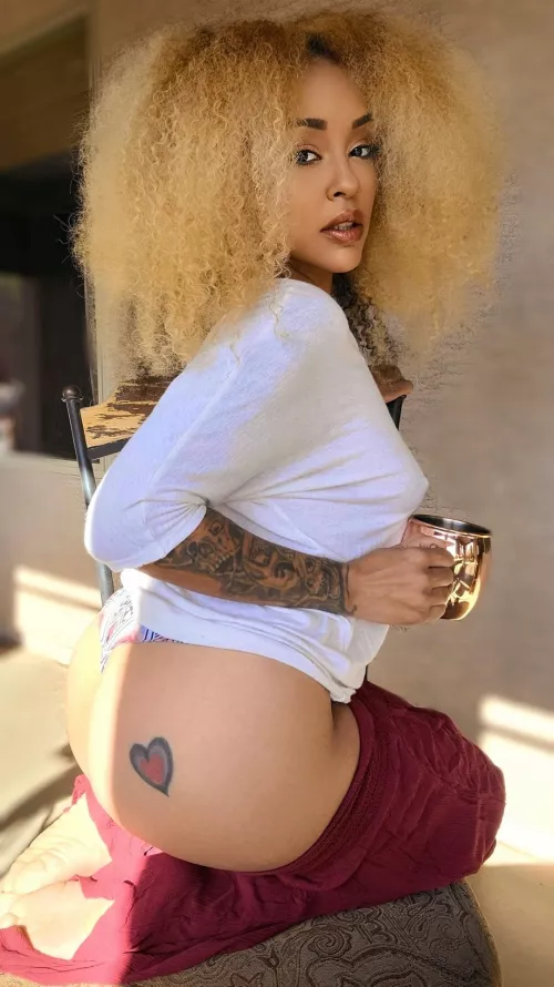 Who wants to have a coffee ☕️ with me??😏😏 by Vegetable_Hall1419