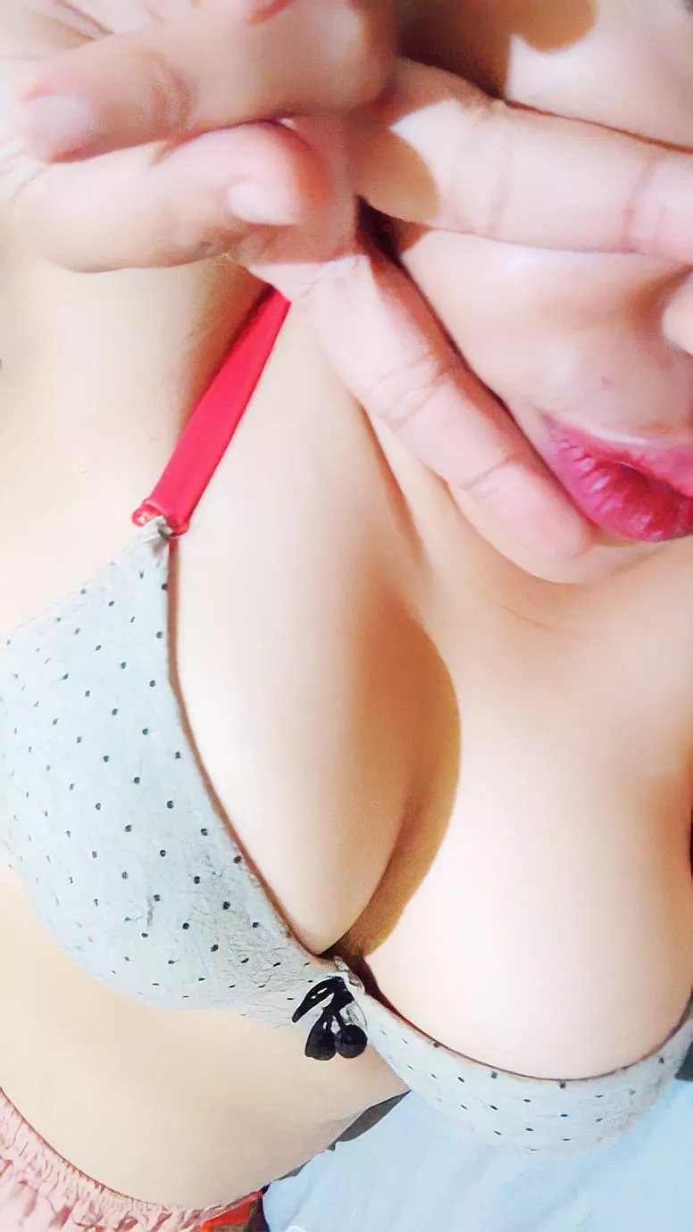 Who wants to have a good time with me? posted by Mou_Carol