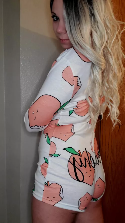 Who wants to have fun with me? [Selling] 😏😘 I offer CUSTOMS🖤LIVE SEXTING🖤PREMADES🖤GIRLFRIEND EXERIENCE🖤& MORE! Kik: NovahKnight SNAP: Novah_Knight🖤😏🍆 by NovahKnight