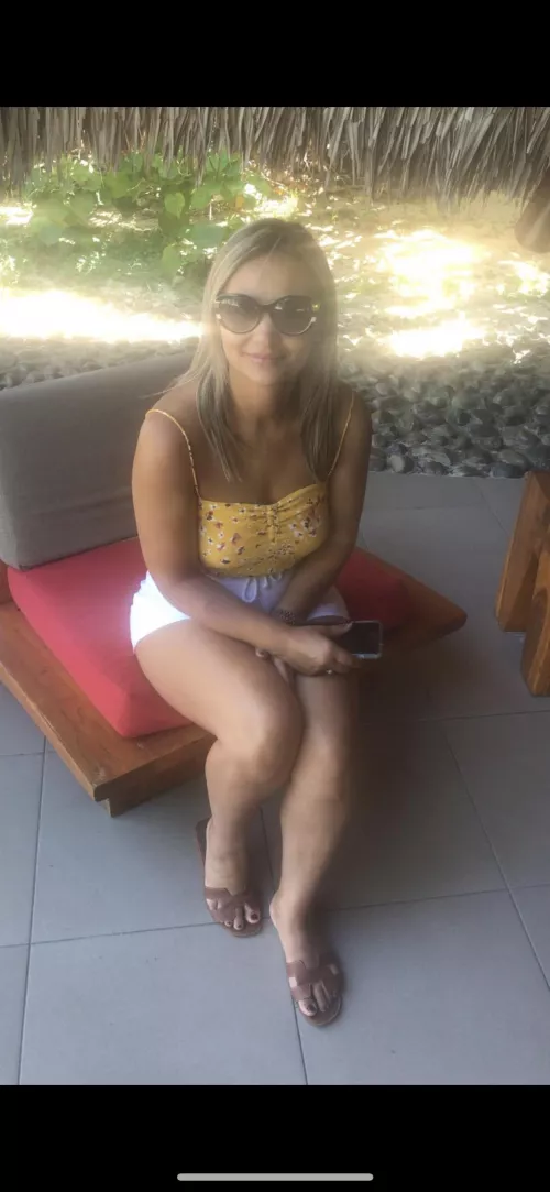 Who wants to jerk off to my hot milf of a mom by Over_Profit2903