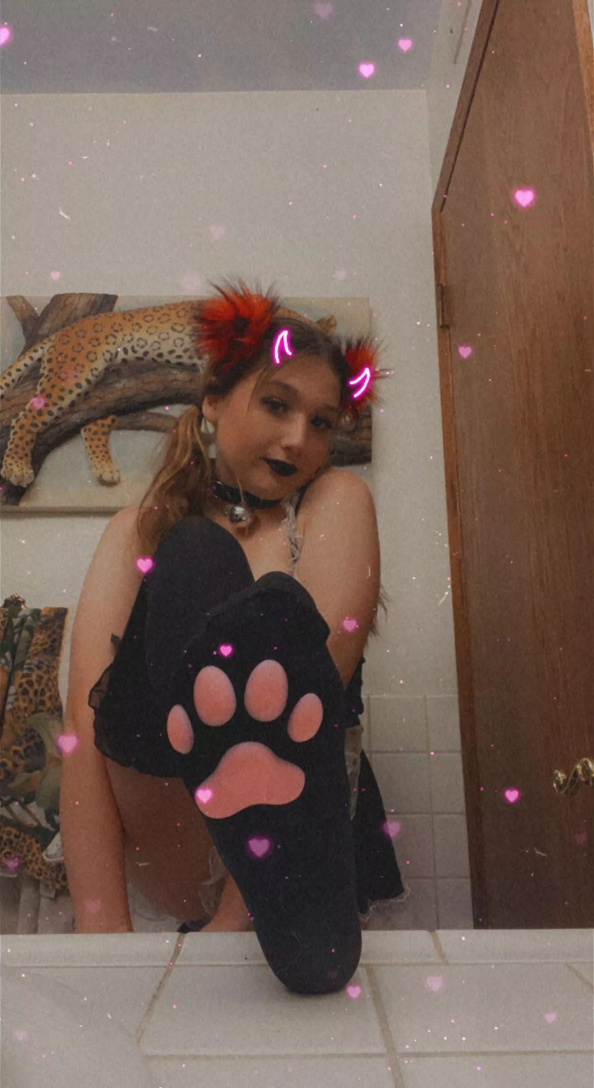 who wants to play with this kitty 🖤^.^ posted by sluttyprincesskt