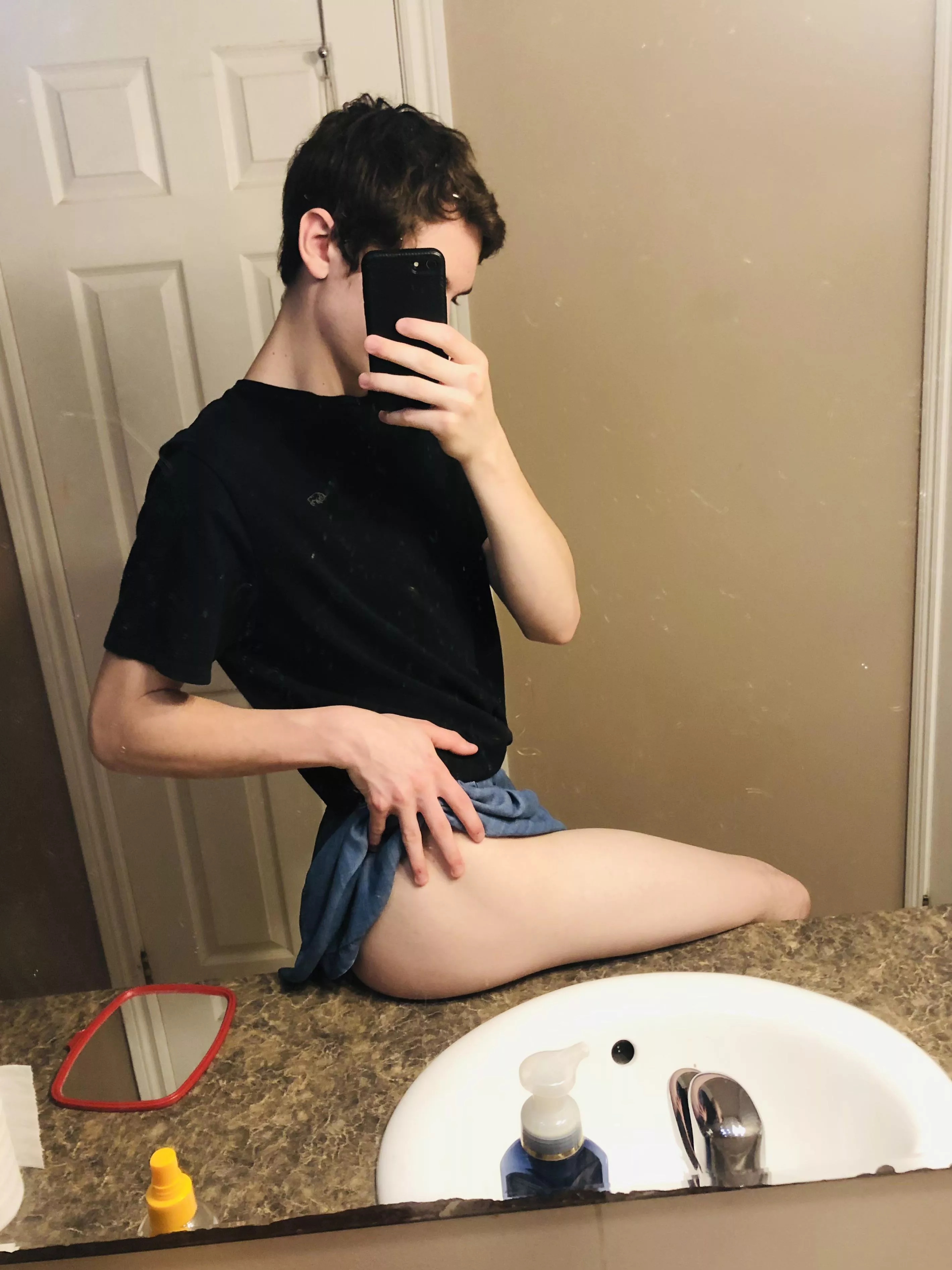 Who wants to put it in me?🤤 posted by JackTheBottom36