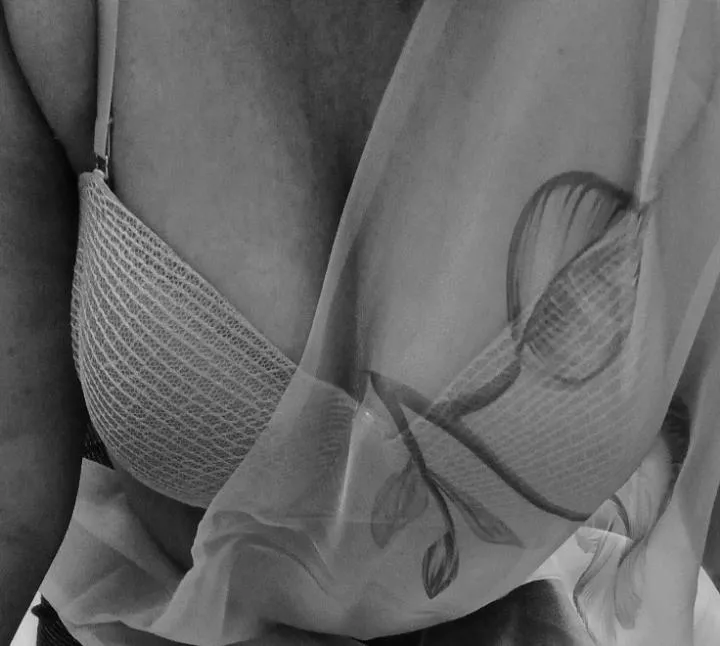 Who wants to remove my pallu? [f] posted by LiveHeat1712