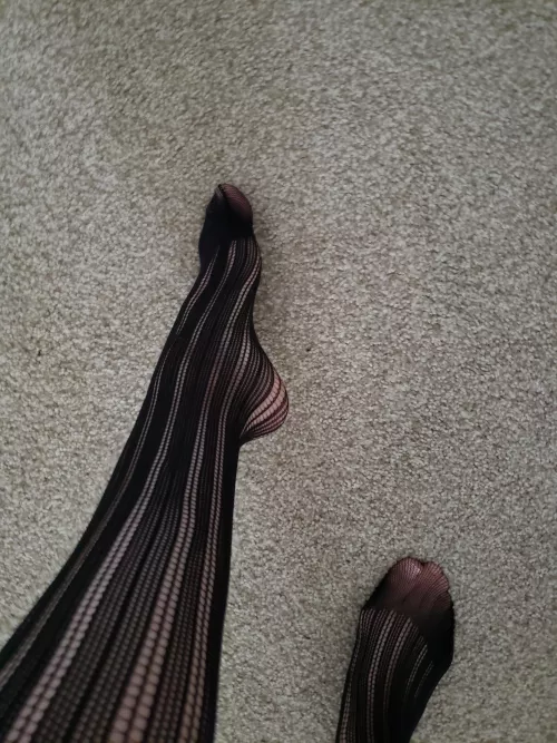 who wants to rub my feet? by Tinytitsbignips666