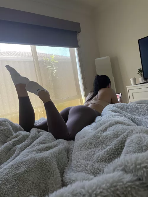 Who wants to rub my feet? [oc] by ZamasuCD