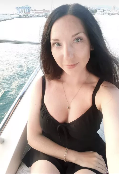 Who wants to see her stripped down? Dm me by MOB_Lifted