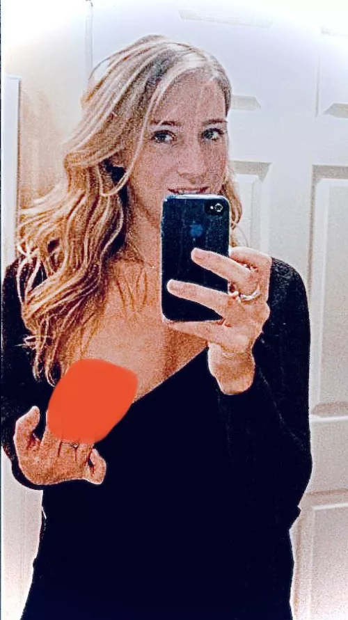 Who wants to see her uncensored? by ElRigdog