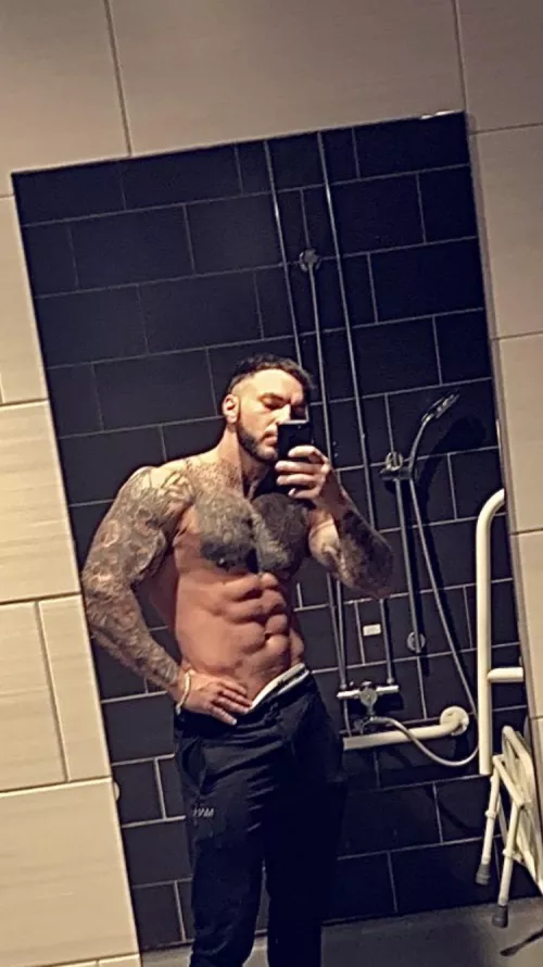 Who wants to see me cum? Tell, muscular and tattooed alpha male Looking for cum slaves to serve their master ;) by Foreign_Temporary_68