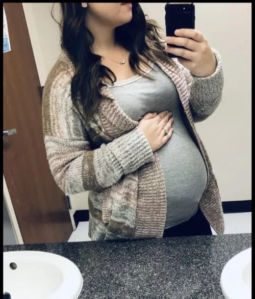 Who wants to see more of this cute little preggo wife? K I K theetge73 to jerk to her. Even better if you have second screen by wifesharing45