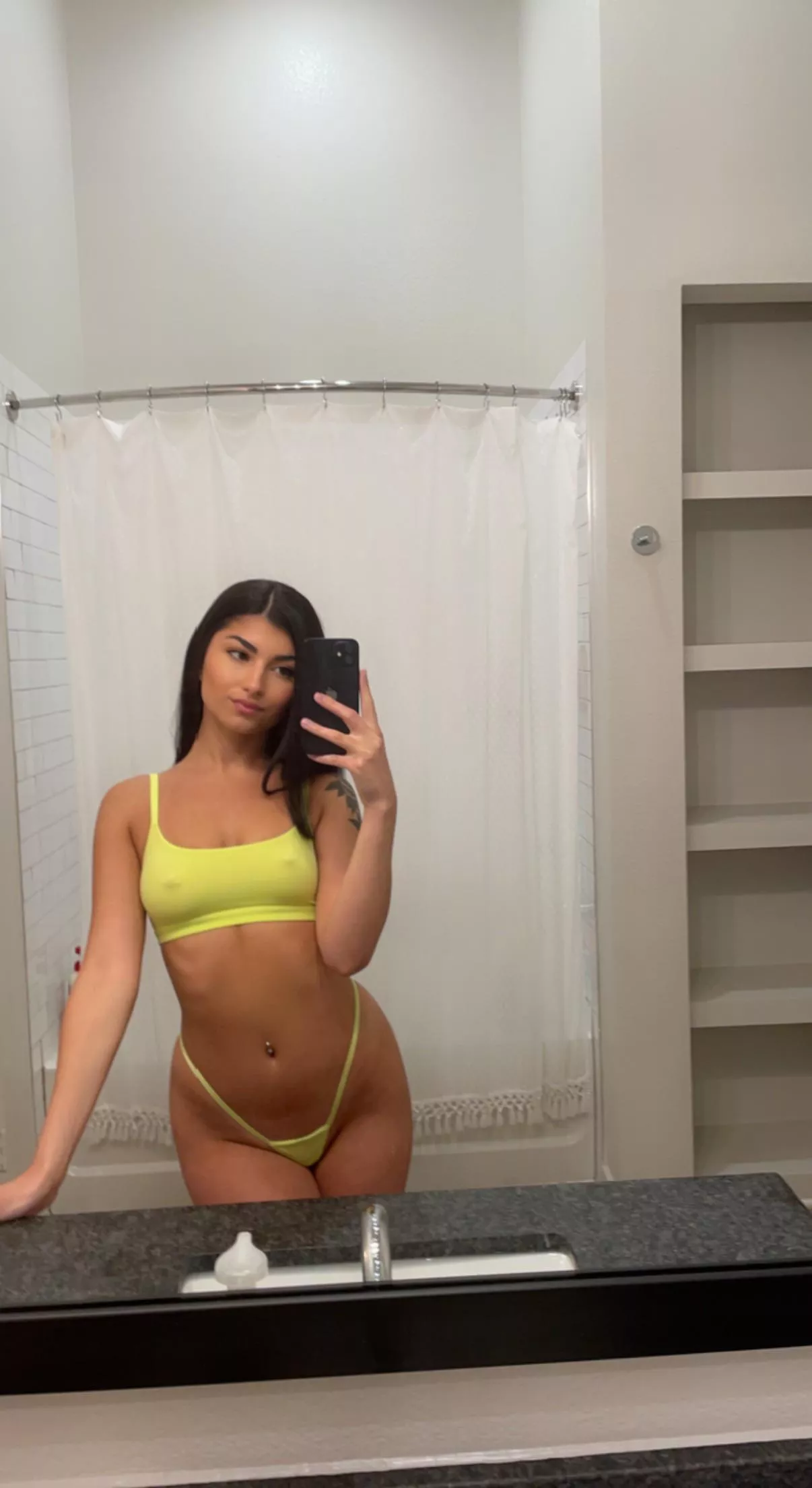 who wants to see the undressed version 👀 posted by Thepersianpink