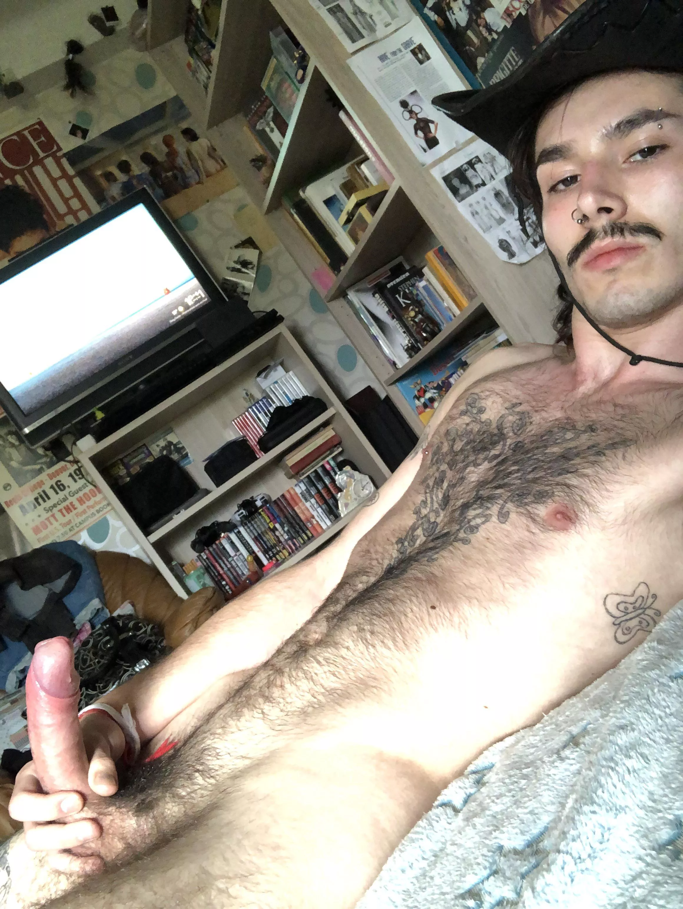 Who wants to sit? posted by NoisePsychological37