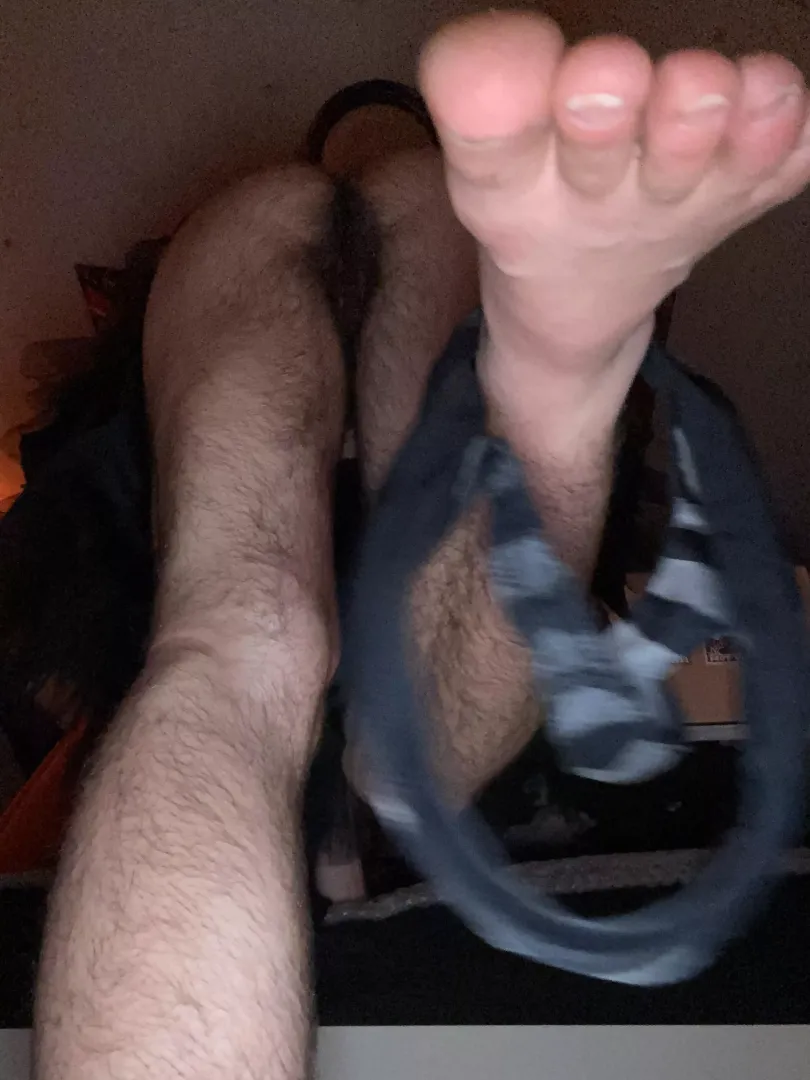 who wants to smell me? 🖤 posted by karpophag0us