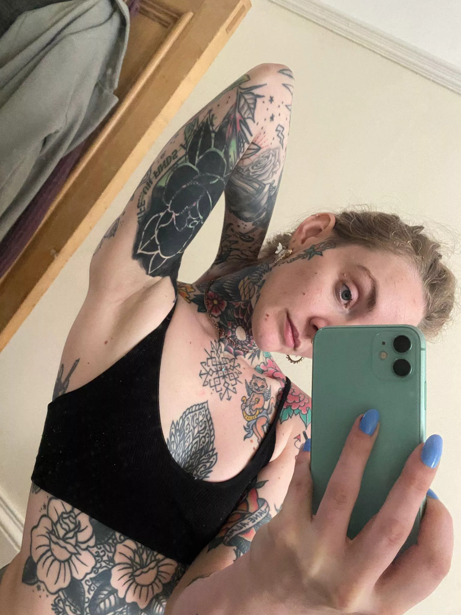 who wants to smell my pits after we fuck? posted by kkushbabyy