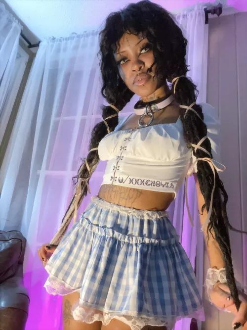 Who wants to smoke and chill w me tonight? 🧸 I’ll be live around 8 CST by xxxenovia