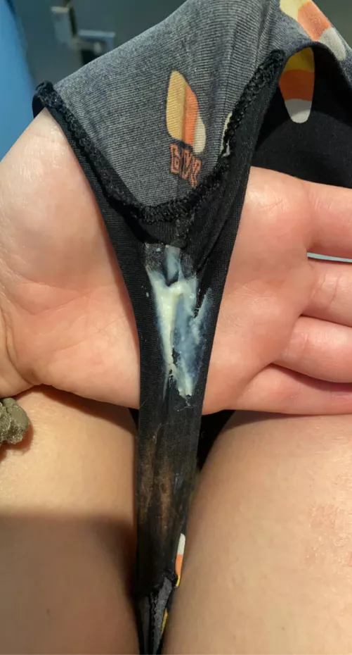 who wants to spoil me while i go shopping and sitting in my warm cum ☺️☺️ by Angel_baby777