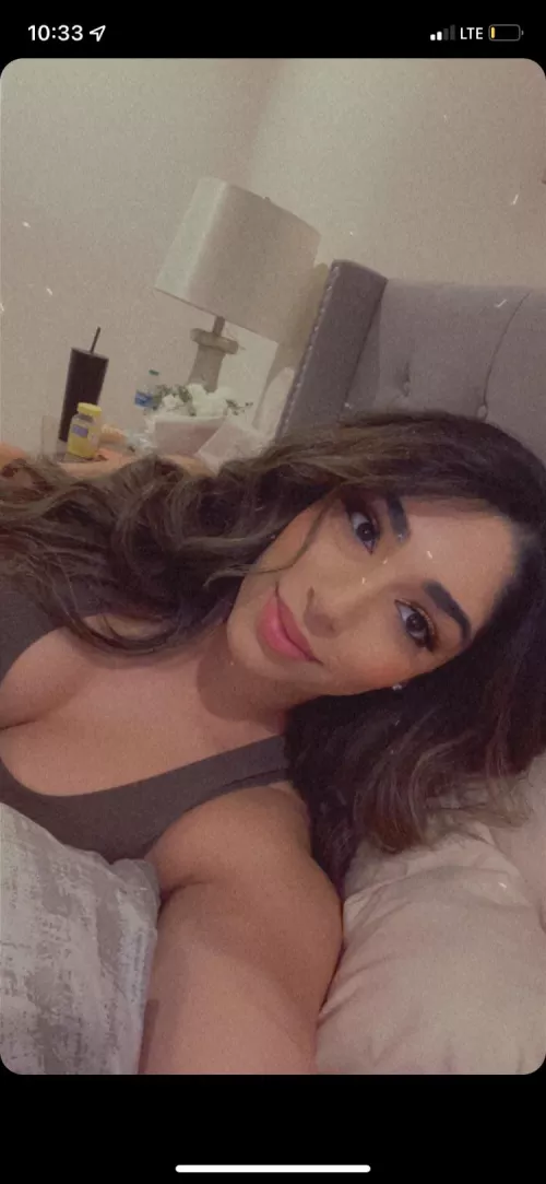 Who wants to talk about girl and jerk off to girls? I got videos for us to watch and fantasies by YNW_Frank