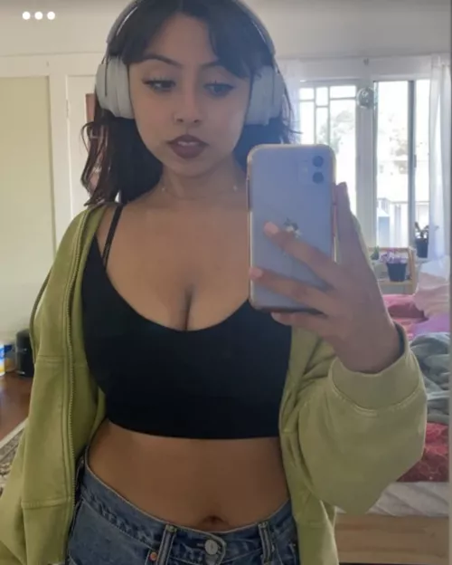 Who wants to trib this busty hottie by Lethermain