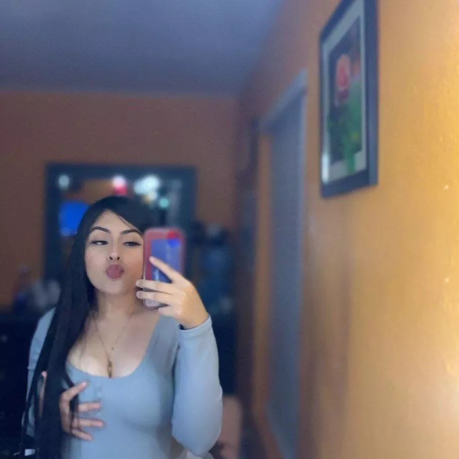 who wants to try to get her nudes posted by theocdude411