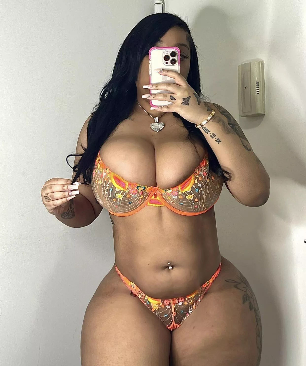 Who wants to video call ?15$ just for tonight posted by Babykaycee