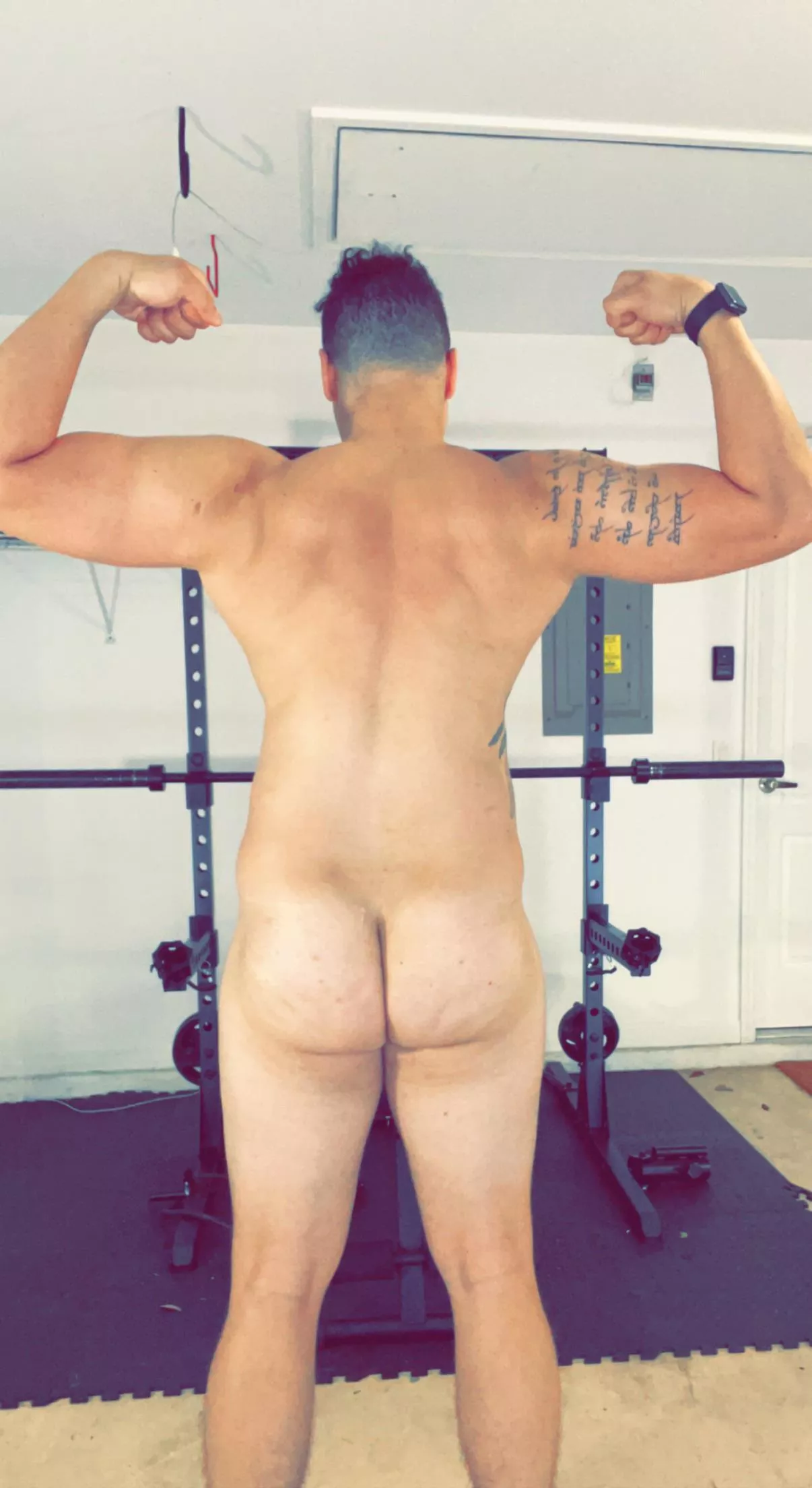 Who wants to workout with me I’ll stretch you out after 😈 posted by proctor8393