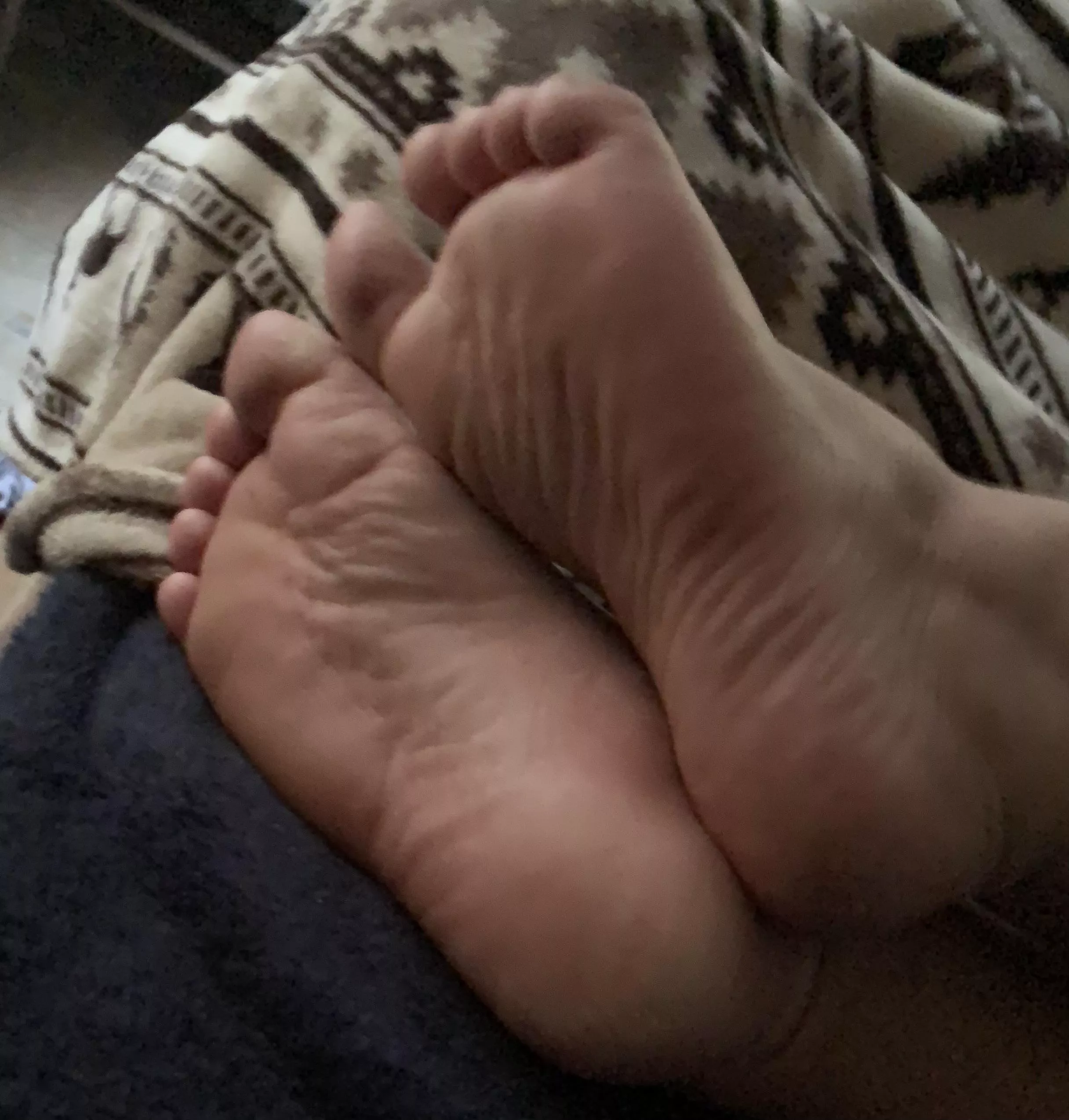 Who wants to worship and fuck my feet? posted by throwaway4478905
