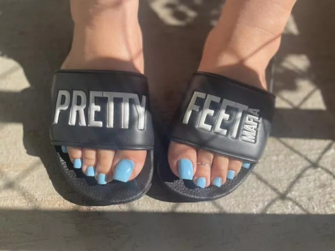 Who would actually lick my feet ? by Samanthaxll11