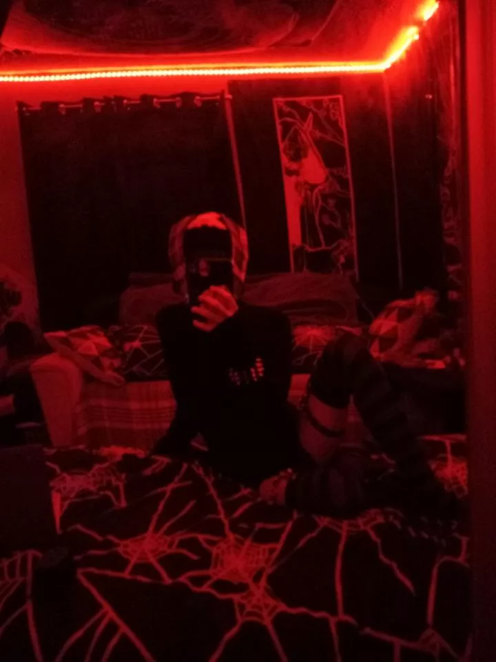 Who Would Have Thought The Legs Of A Demon Would Look Like This!! <3 (READ BIO) posted by skullzzzi