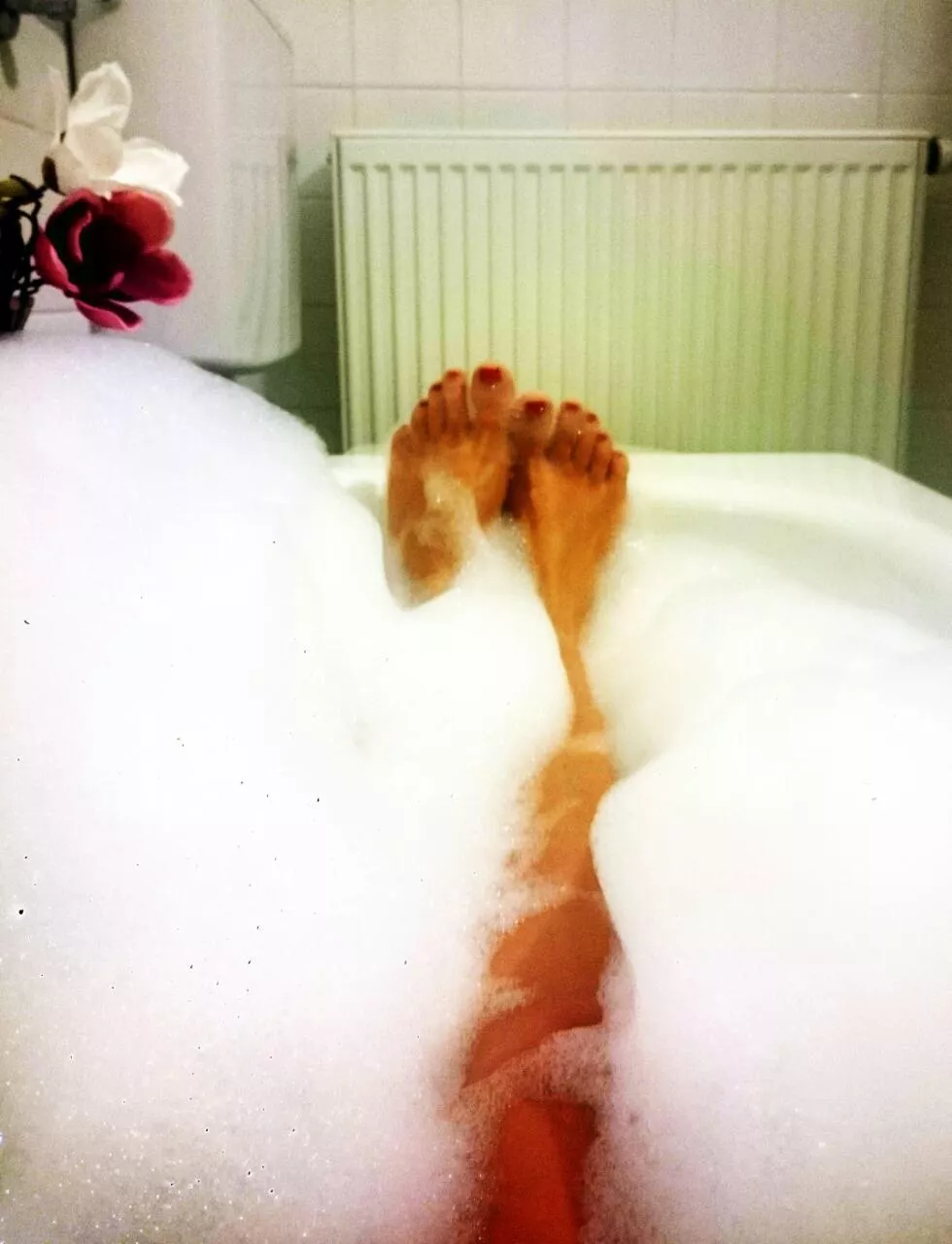 Who would like to massage my feet? posted by aeiou123cast