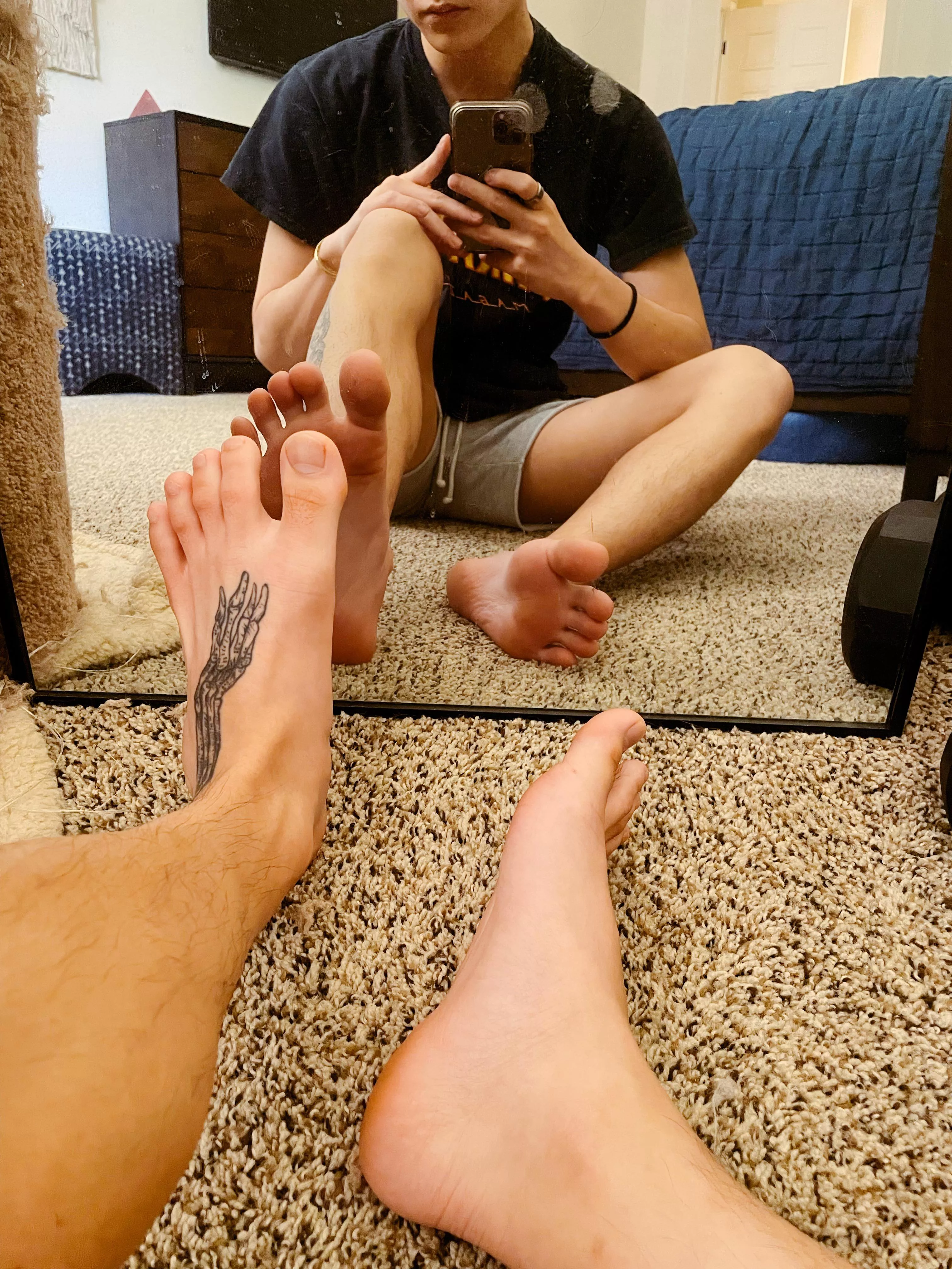 who would worship my feet¿ 21 yo, asian twink. posted by prettyboyhoney