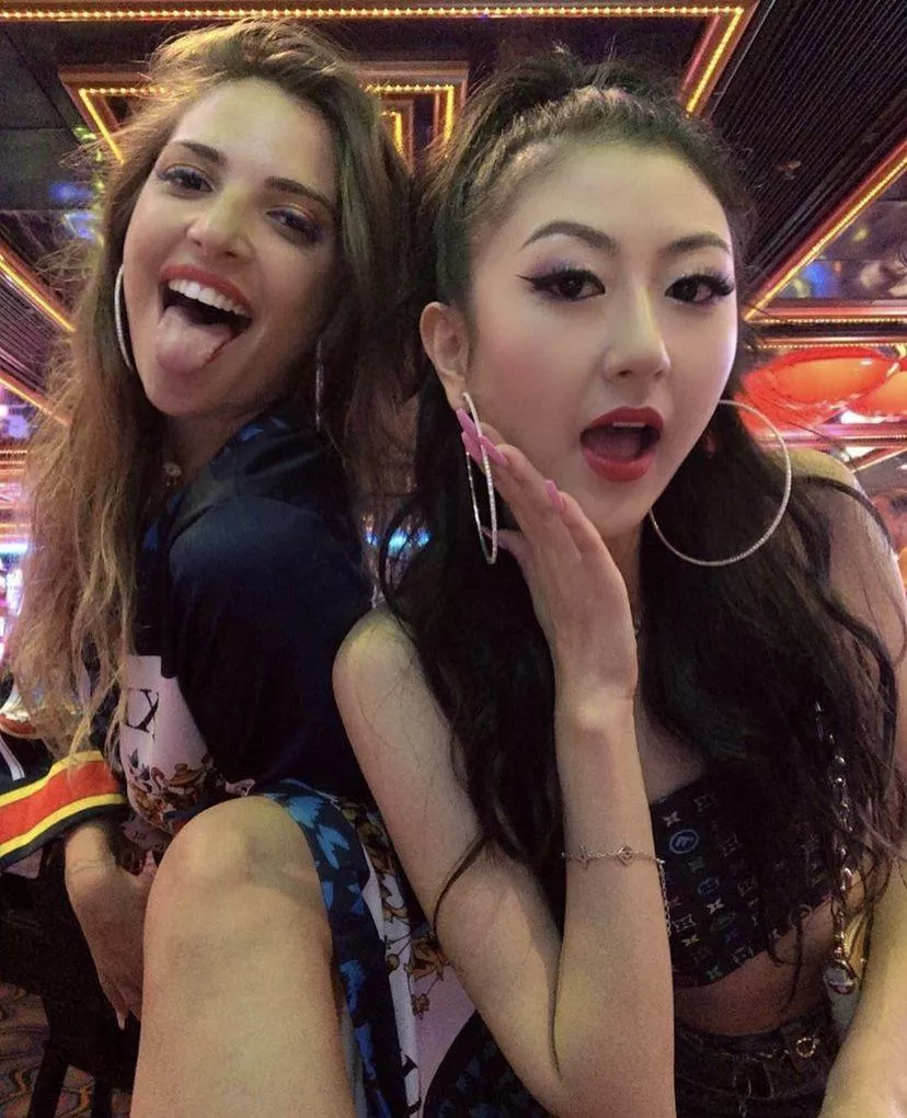 Who you cumming on [2] posted by kingsavage678