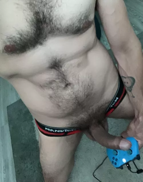Who’d like to come play w a hung geeky Latin Papi? by HungMexguy